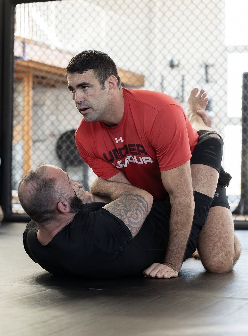 Travail au sol en grappling dans la cage du Tactical Fight Team Albi