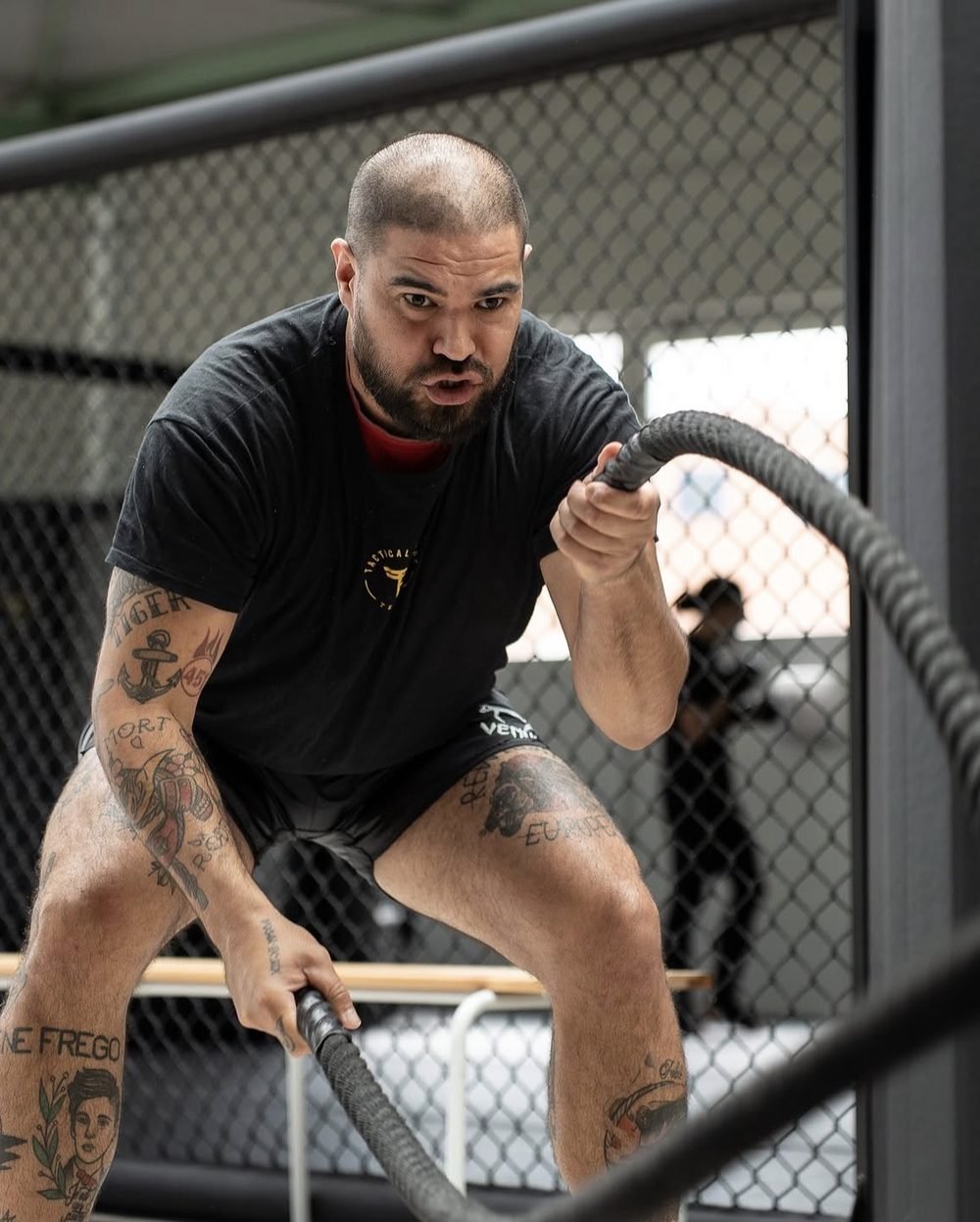 Travail aux cordes ondulatoires à la préparation physique du Tactical Fight Team Albi